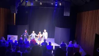 Toneelstuk 'Grondloof - Gerrit, Agnes, Nelly en Dries groeten het publiek