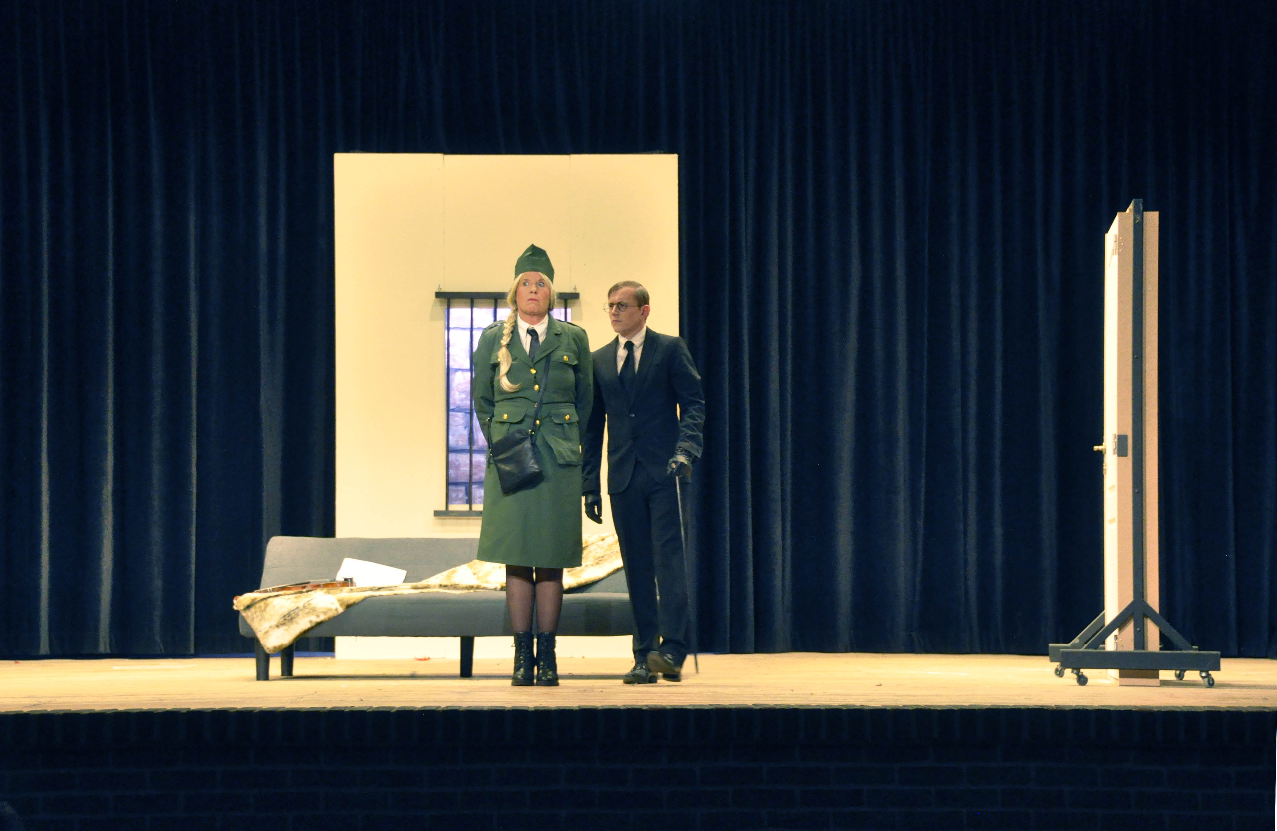 Herr Flick geeft een Helga een nieuwe missie